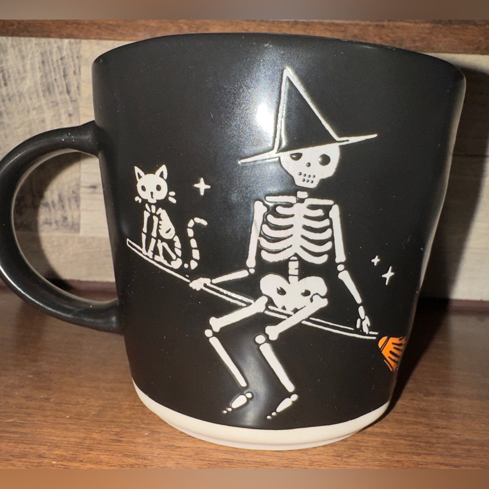 Super Cute 🥰 Skeleton witch 🧙♀️ and cat 🐈⬛ on a broom 🧹 Mug - NEW